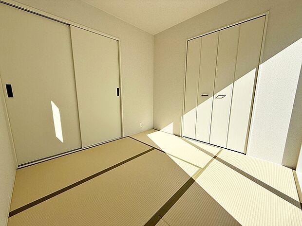 【和室4.5帖】 リビングと続き間の和室は落ち着きますね。ゆったりとした時間を過ごせます。 