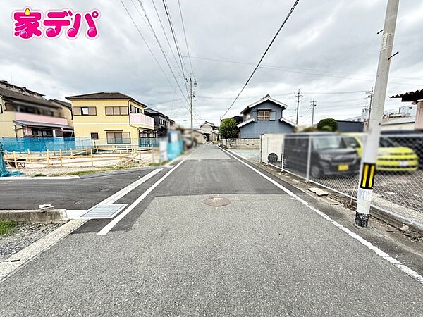 前面道路も広く車通りも少ないので、運転が苦手な方でも自分のペースで駐車ができます！