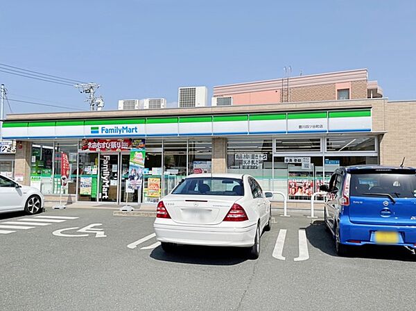 ファミリーマート豊川四ツ谷町店（520m）