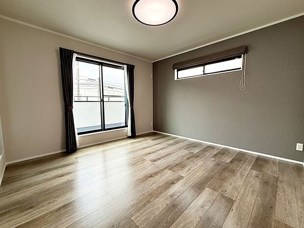 【洋室8帖】 2階主寝室にはウォークインクローゼットが付いており、お部屋を最大限広くご活用いただけます。