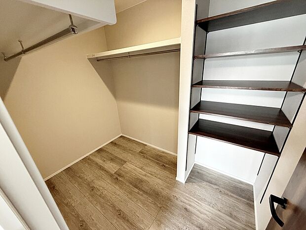 WICは洋服、帽子、バッグなど全て収納可能!お部屋がスッキリ整理整頓できます!