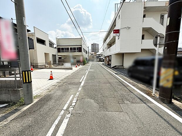 前面道路：南西側約6ｍ幅 前面道路は見通しが良く、車の移動もスムーズに行えます。  