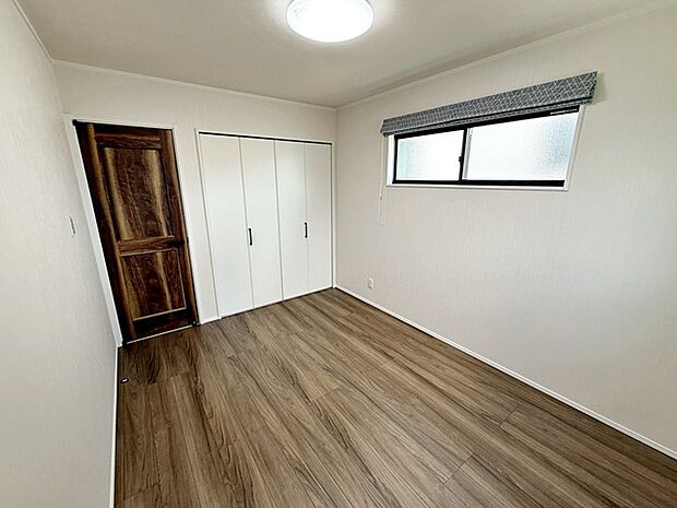 【洋室6帖】 お子様の一人部屋に最適な居室です。クローゼット付きで自然とお片付けできる環境に！ 