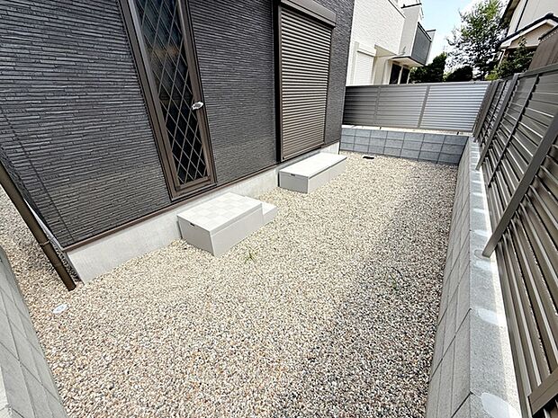 ハーブやお花を植えてガーデニングしたり、楽しみ方は自由自在！ 