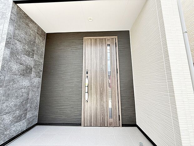 お洒落な玄関ポーチがご家族のお帰りを明るくお迎えしてくれます。 