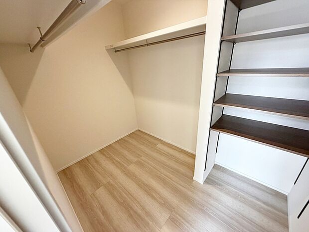 WICは洋服、帽子、バッグなど全て収納可能！お部屋がスッキリ整理整頓できます！ 