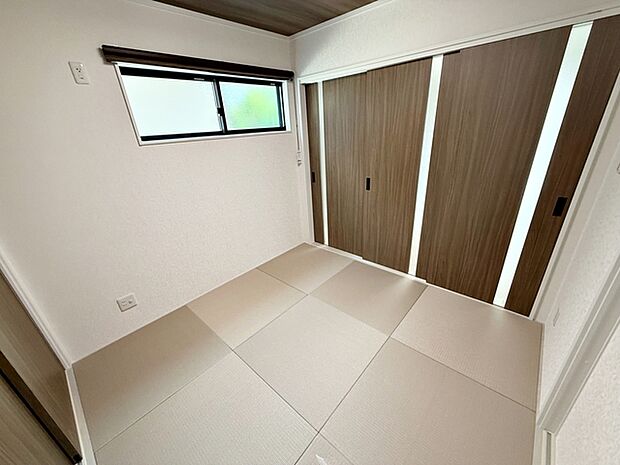 【和室4.5帖】 和モダンのお洒落な空間。普段はお子様の遊びスペースやくつろぎスペースにも使えます！ 