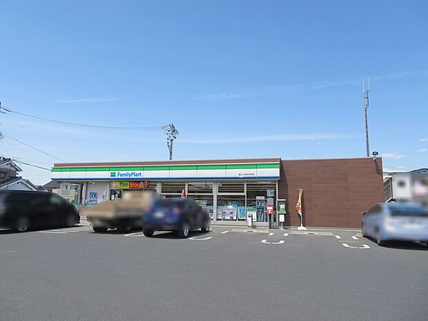 ファミリーマート豊川小坂井伊奈店（500m）