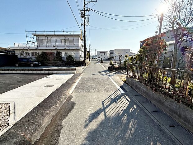 前面道路:西側約3.3m幅