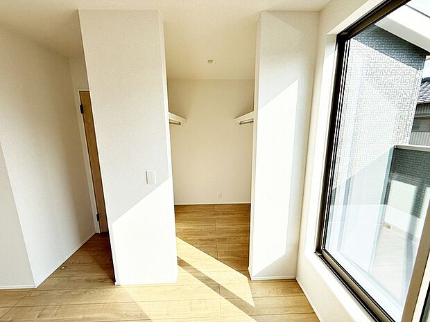 【WIC】 大容量のウォークインクローゼットは室内にタンスなどを置かずに済み、室内がいつでもスッキリ!