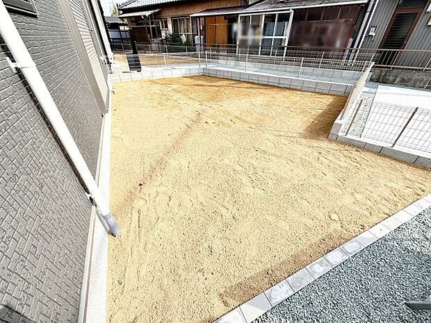 ハーブやお花を植えてガーデニングしたり、楽しみ方は自由自在!