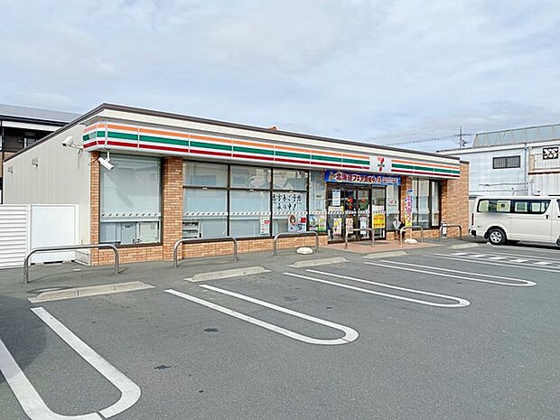 セブンイレブン豊川末広通4丁目店（240m）