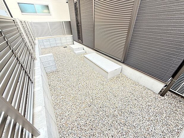 ハーブやお花を植えてガーデニングしたり、楽しみ方は自由自在!