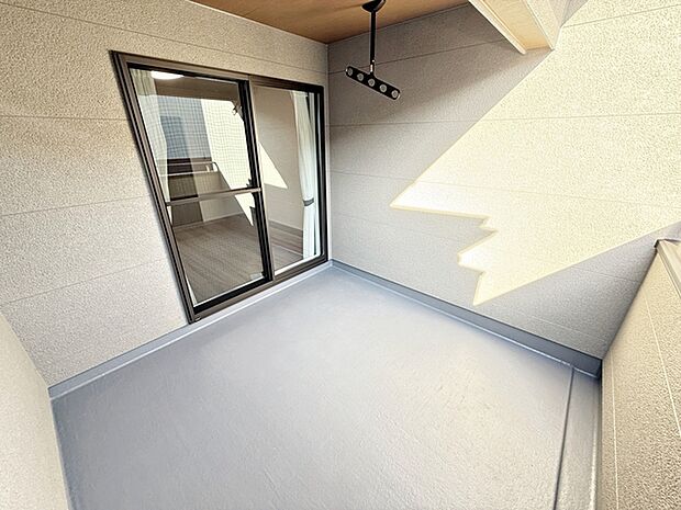 インナーバルコニーには屋根があるので天候に左右せずにバルコニーを使えます 