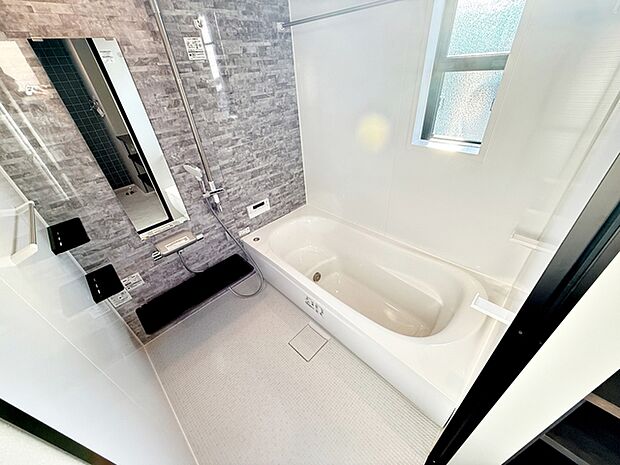 【浴室】 足がしっかりと伸ばせる快適な空間でリラクゼーション。一日の疲れをリフレッシュ!