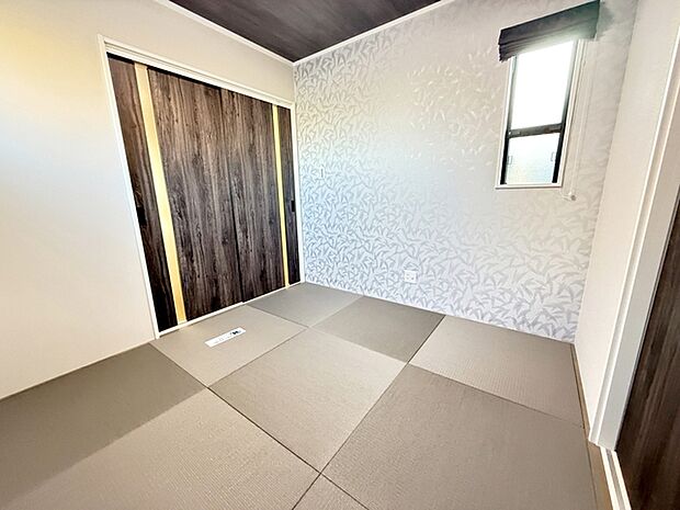 【和室4.5帖】 続き間の和室は収納スペースとして利用したり、一つのお部屋としてご使用いただけます。