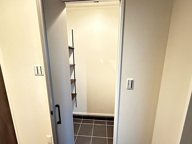 靴や傘などの収納や、お子様が小さい時に利用するベビーカー等も収納可能