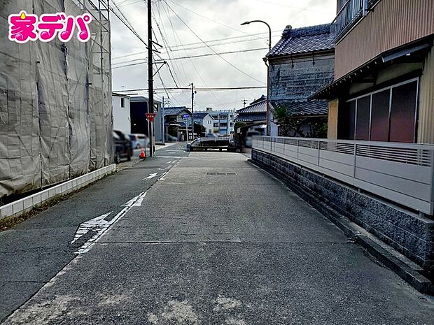 前面道路：西側約5.9ｍ幅 