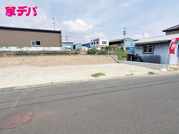 【2号棟】建築予定地です！ ・長期優良住宅 ・5LDK ・LDK15.75帖、隣接洋室3.75帖 ・全居室収納完備 ・パントリー ・全室フローリング ・インナーバルコニー ・並列駐車場3台可