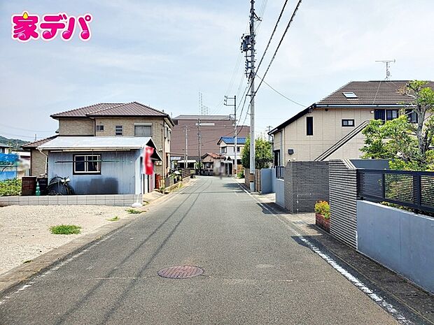 前面道路：南西側約6ｍ幅