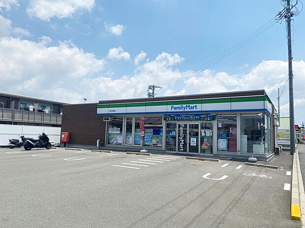 ファミリーマート豊川市田町店(390m)