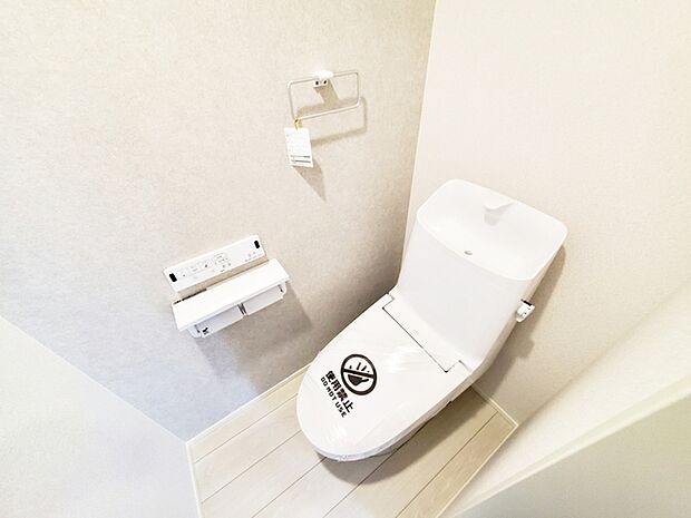 【1階トイレ】 各フロア1カ所ずつシャワー機能付トイレを設置しており、忙しい朝の混雑も解消！ 