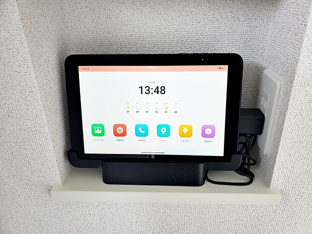 【nasta】 タブレットやスマホで、家中どこにいても応答可能。自動音声もあるので忙しい時に便利です。  