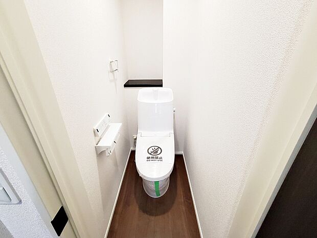 【1階トイレ】 1、2階共にシャワー機能付!各フロアにあるので朝の混雑時も安心です。