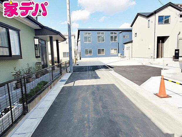 前面道路:西側約4m幅