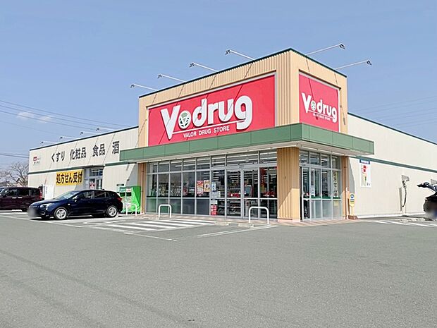 Vドラッグ豊川南店(390m)