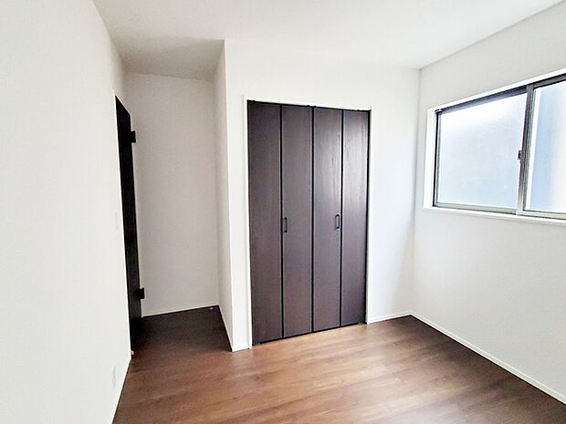 【ＳＲ5.0帖】 サービスルーム5.0帖は収納部屋以外に、趣味を楽しむプライベート空間として活用することも可能です 