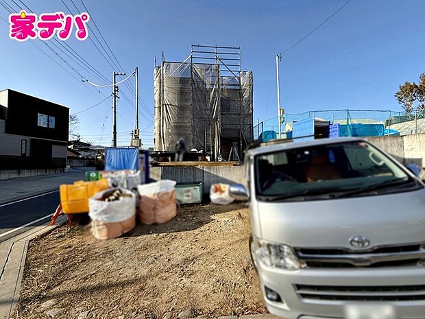 【1号棟】上棟しました！ ・日当たり良好角地 ・長期優良住宅 ・5LDK ・LDK16帖、隣接洋室5.25帖 ・全居室収納完備 ・パントリー ・リビング階段 ・2階全室WIC完備 ・並列駐車場3台可