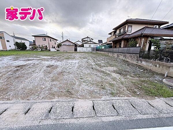 間口8.7mで駐車や庭の計画もしやすい敷地です