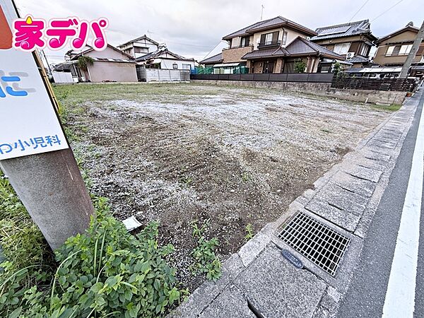 スーパー・ドラッグストア・公園など生活施設も徒歩圏内に揃います