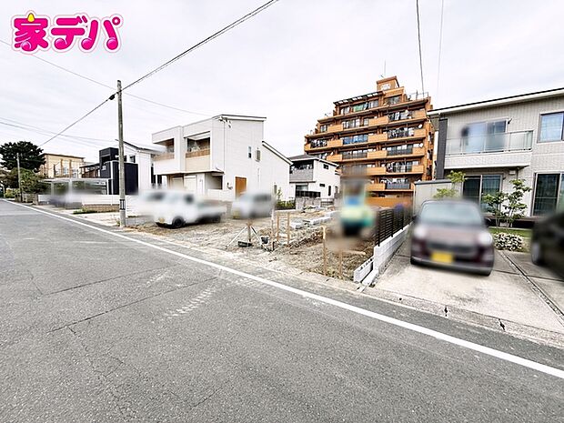 手前が建築予定地です。ご見学希望のお客様につきましては同型同仕様の物件にご案内いたします