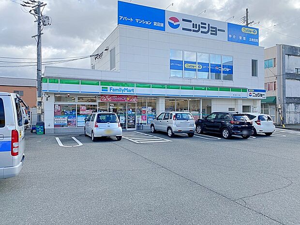 ファミリーマート豊川諏訪二丁目店(590m)