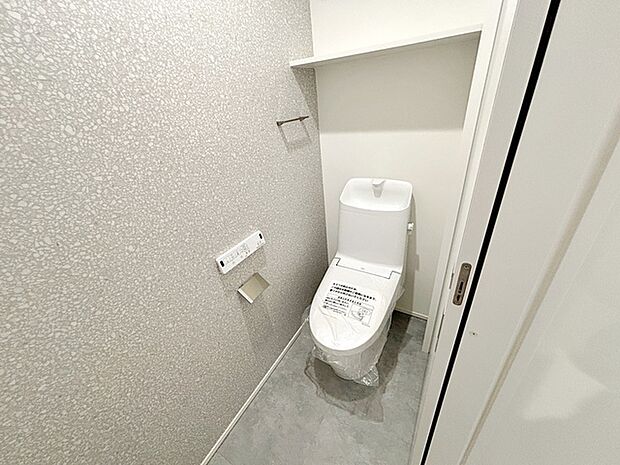 【トイレ】 各フロア1カ所ずつシャワー機能付トイレを設置しており、忙しい朝の混雑も解消！ 