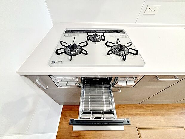 「3口コンロ」となっているので、主菜・副菜・汁物を同時に調理することができ、お料理の効率UP!!