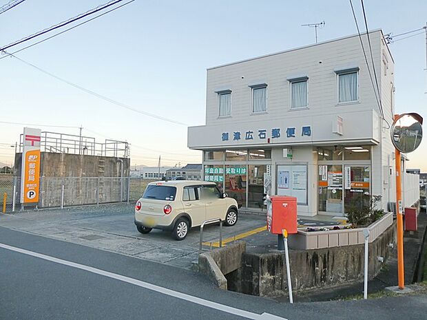 御津広石郵便局（540m）