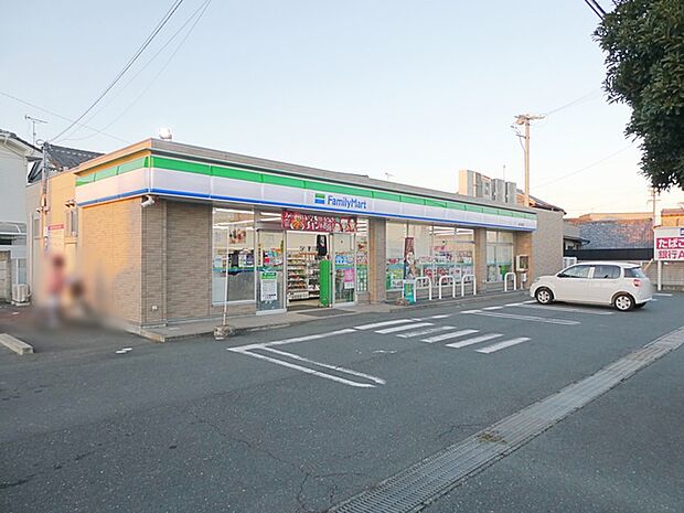 ファミリーマート豊川御律店（1240m）