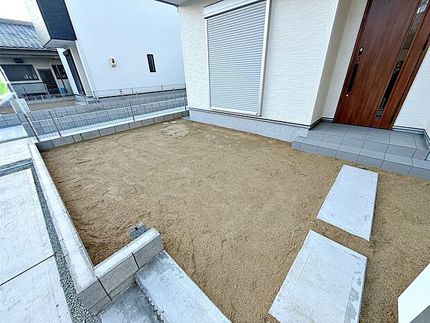 ハーブやお花を植えてガーデニングしたり、楽しみ方は自由自在！ 