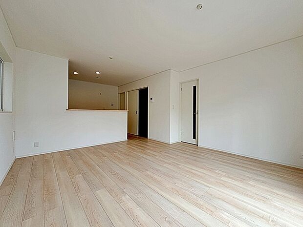 【施工例】温かみのあるナチュラルテイストのLDK。ダイニングセットを置いてもゆとりがあります！ 