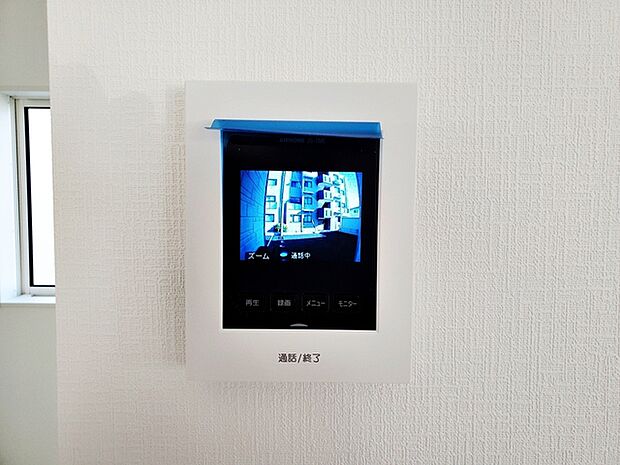 【ＴＶモニター付きインターホン】カラーモニターでとても鮮明に来訪者が確認でき、とても便利です。   