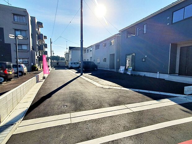 前面道路：東側約4.3ｍ幅(位置指定道路)  