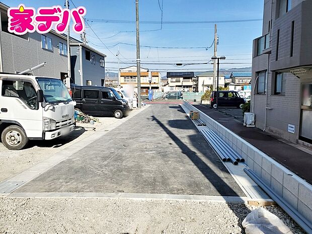 静かな住宅街で、車の出入りもスムーズです。 