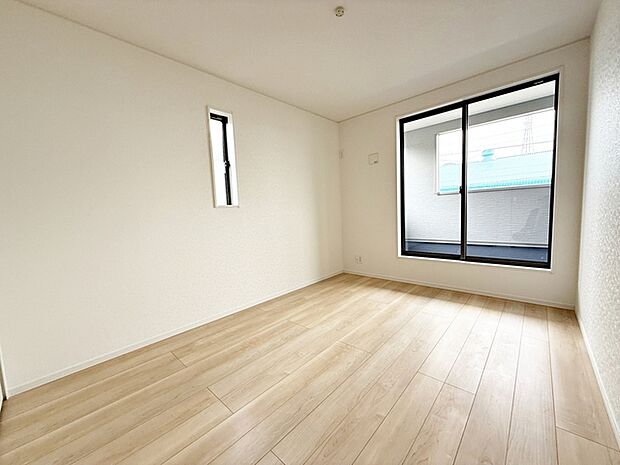 【洋室6帖】 お子様にとっての初めての「自分の部屋」。学習机やベッドの配置もラクラクです。  