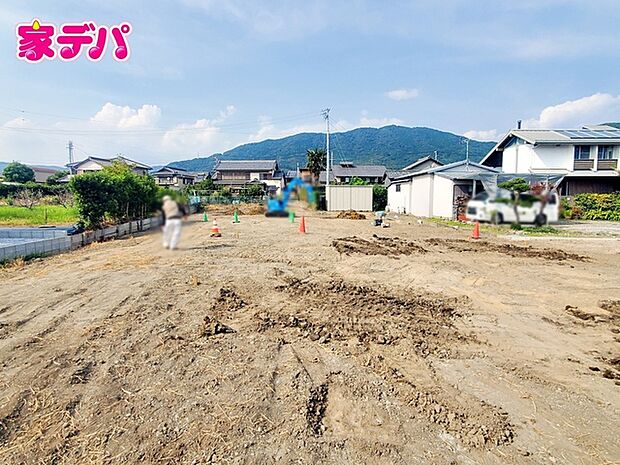 【1号棟】建築予定地です！ ・4SLDK ・LDK15帖、隣接和室5.2帖 ・全居室収納完備 ・ウォークインクロゼット ・納戸（3帖） ・防犯カメラ ・インナーバルコニー ・並列駐車場2台分