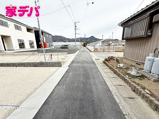 前面道路:南側約2.6m幅