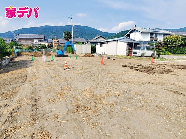 【2号棟】建築予定地です! ・3LDK+タタミコーナー ・LDK18帖、隣接タタミコーナー3帖 ・全居室収納完備 ・防犯カメラ ・インナーバルコニー ・南庭 ・並列駐車場2台分