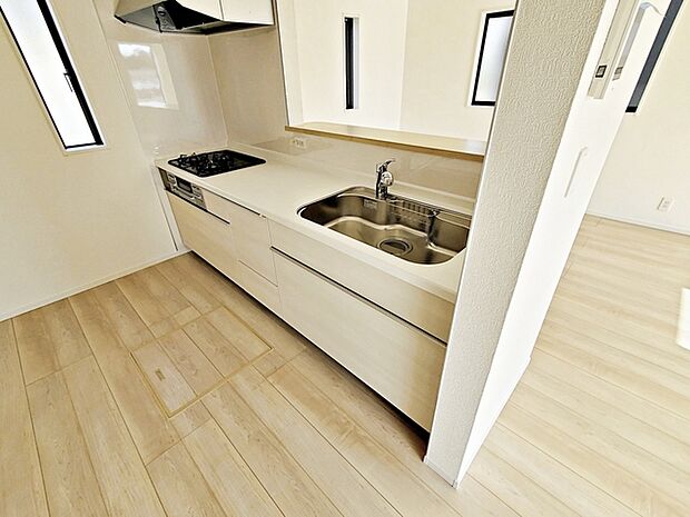 【キッチン】 小さなお子様にも目が届く、使い勝手の良い対面キッチンで楽しくお料理ができます！